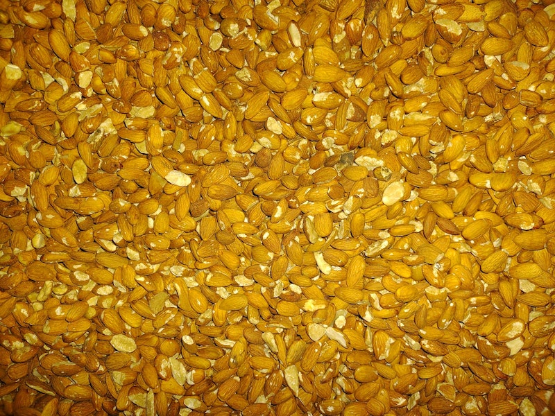 Almendra partida trozo caja 10kg sin IVA